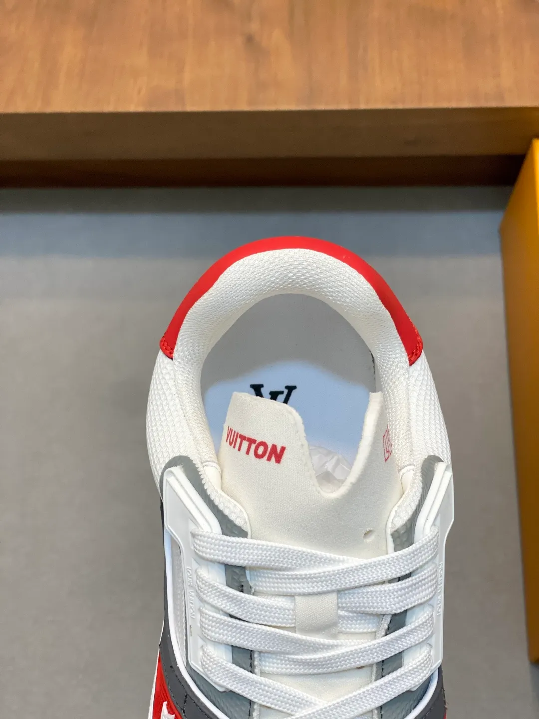 Men's shoes 💰900 Loui* Vuitto* - Louis ** donkey house New color matching men's trainer sneakers, this LV Trainer sneaker is made of calfskin and breathable mesh, showing pure colors, the #54 logo on the back traces the brand's birth in 1854, the designer's handwritten brand logo embellishes one side, designed by Virgil Abloh himself, a very commemorative sneaker, the new lv Louis Vuitton loui* vuitto* trainer sneaker low casual sports culture versatile basketball sneakers Size: 39-44 (customized at 38.45)